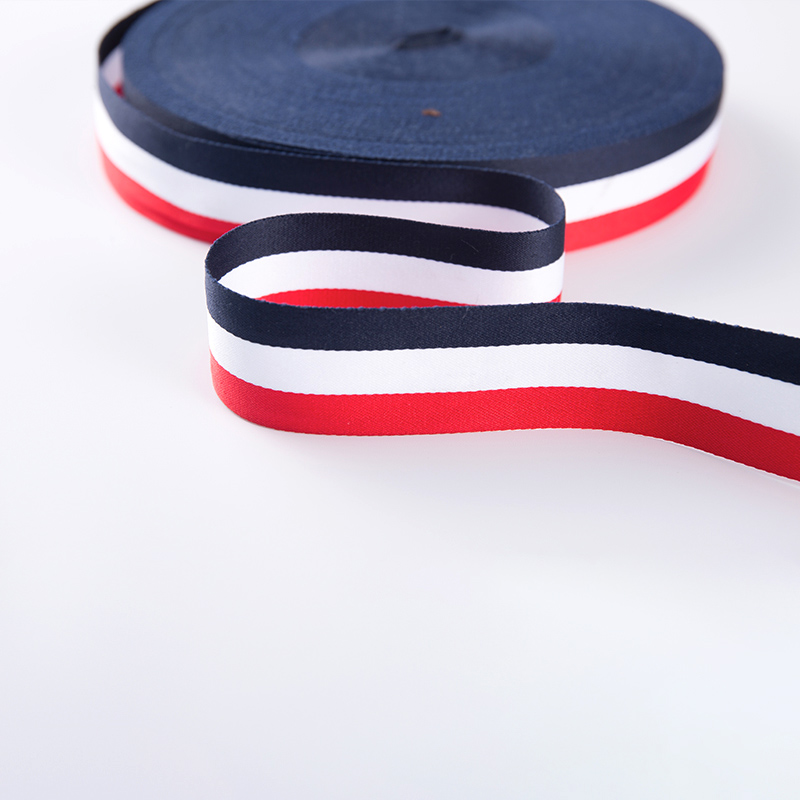 Tecnologia di stampa del nastro lavorato a maglia: l'innovazione tecnologica porta a un design senza limiti